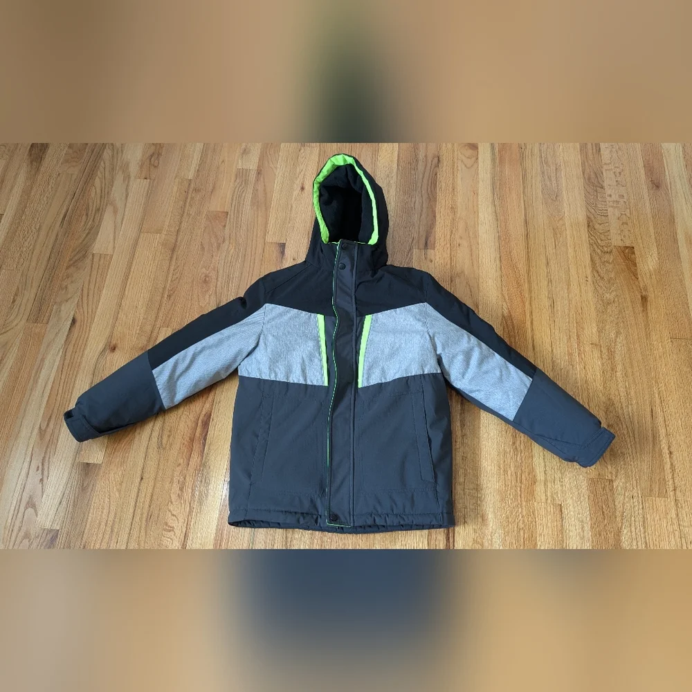 ZeroXposur Kids' Black and Gray Puffer with Green Accents Size XL(14_16)